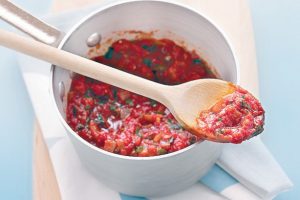 Homemade-Tomato-Pasta-Sauce:-A-Practical-and-Healthy-Cooking-Choice