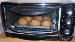 TOASTER OVEN WITH BREAD